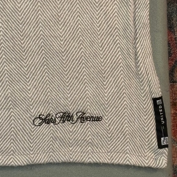 Saks Fifth Avenue United Airlines First Class Travel Blanket Grey Herringbone